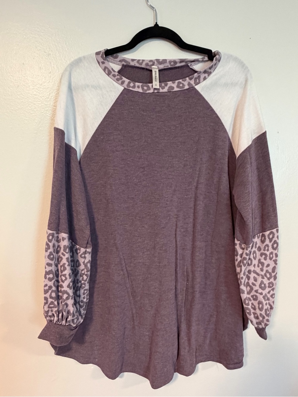Emerald Mauve Raglan Top with White Shoulders & Leopard Trim